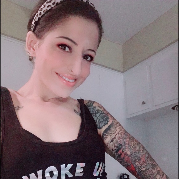 Meet your Posher, Becky - Picture 1 of 5